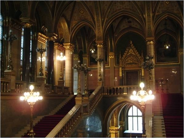 Prachtvolle Eingangshalle des Parlaments