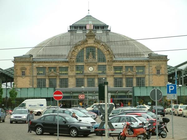 Der altehrwrdige Bahnhof von Halle